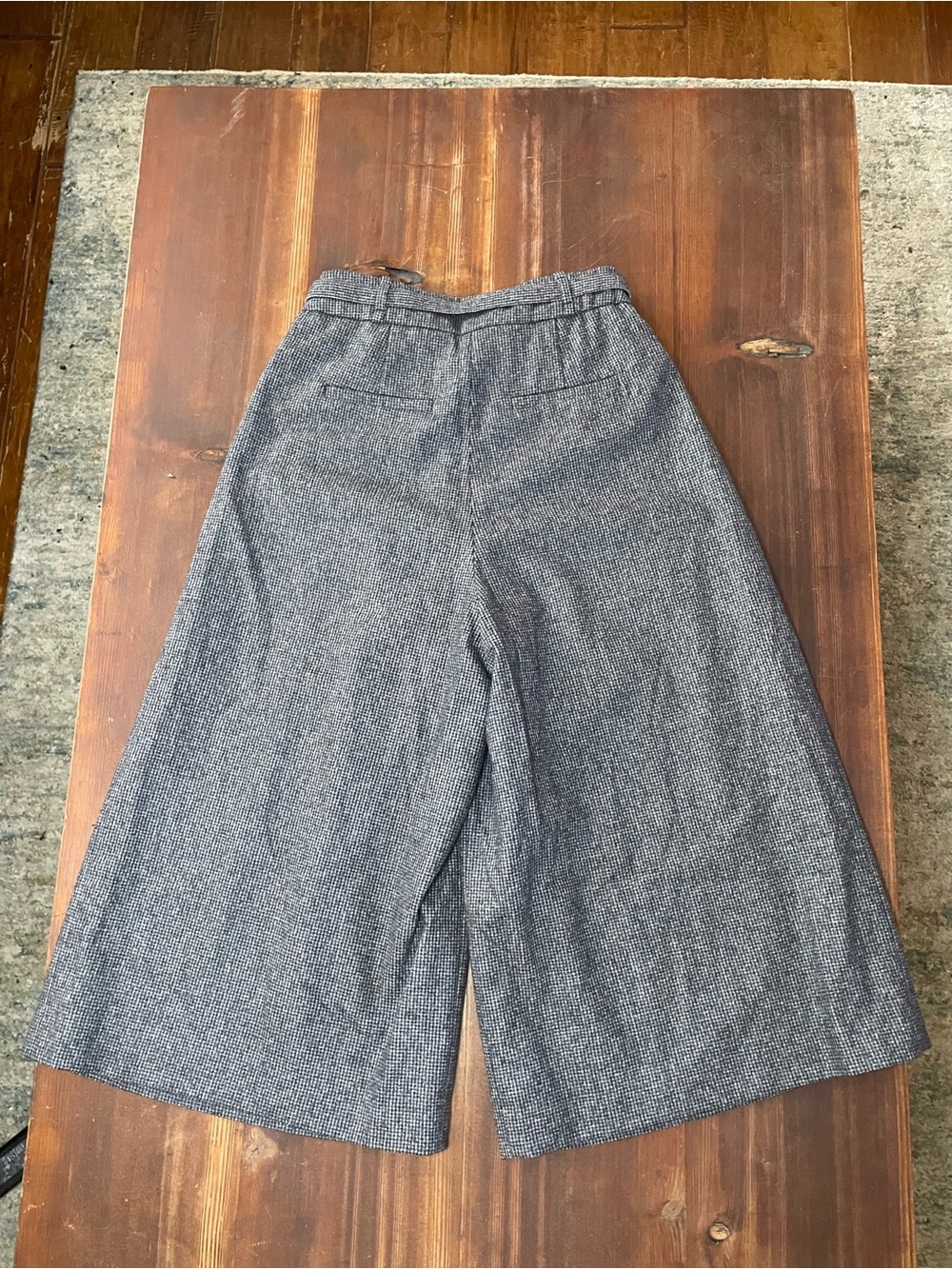 Babaton Wide-Leg Pleated Culottes in Heather Gray - Picture 4 of 4